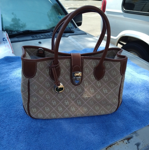 Dooney & Bourke Small Handbag-Like New 12"x8"x4" - Picture 3 of 9